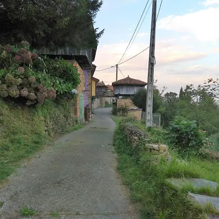 Semesterbostad Vacacional Montana Y Mar Villeirin / Cudillero *